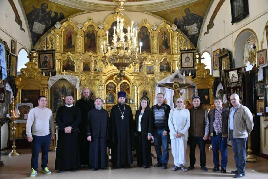 работники религиозных организаций. религиозные организации. глав религ. общественные и религиозные объединения. конфессиональные организации.